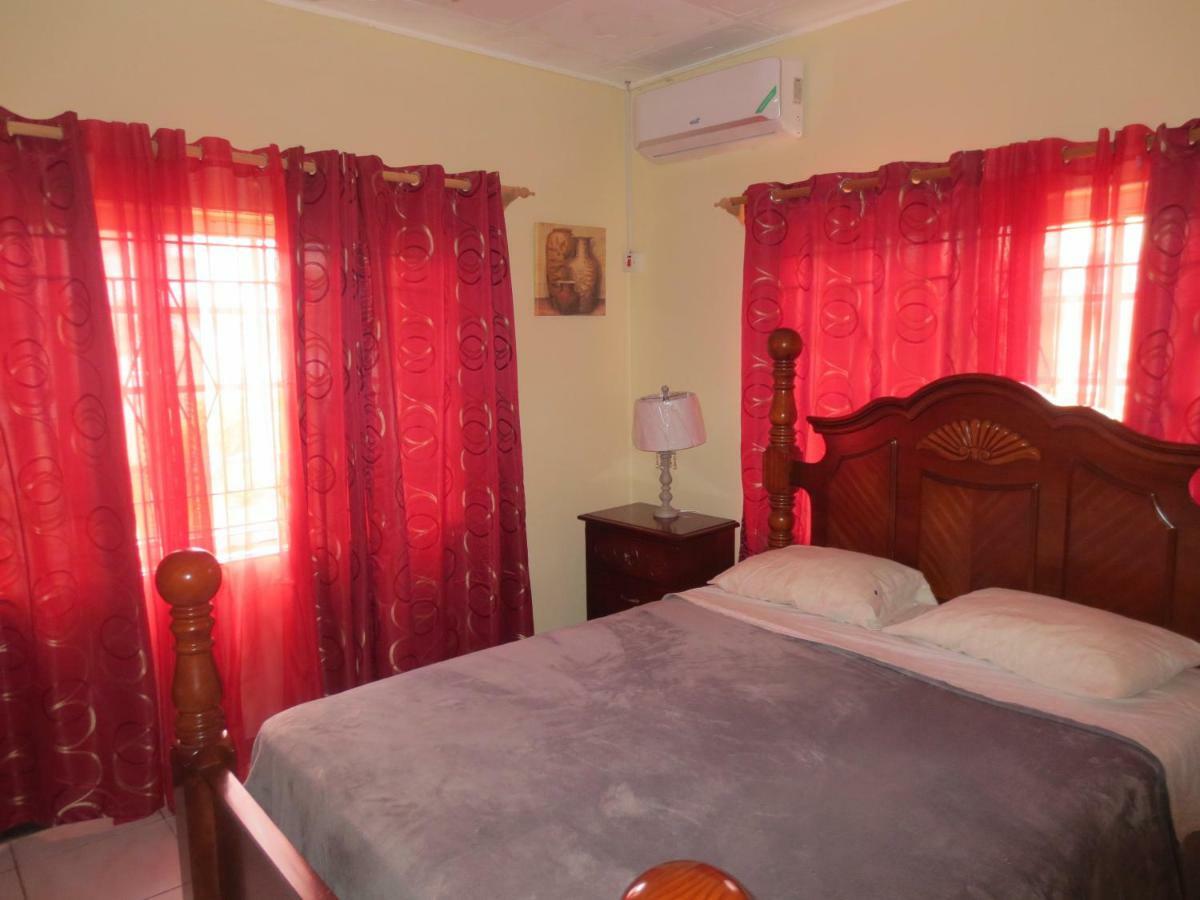Chateau Yellow Mandeville Extérieur photo