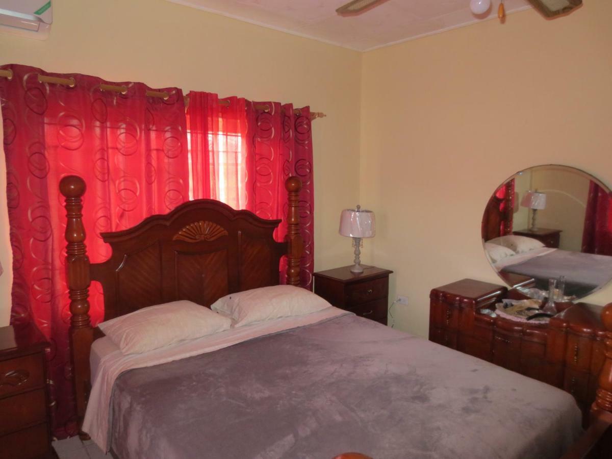 Chateau Yellow Mandeville Extérieur photo
